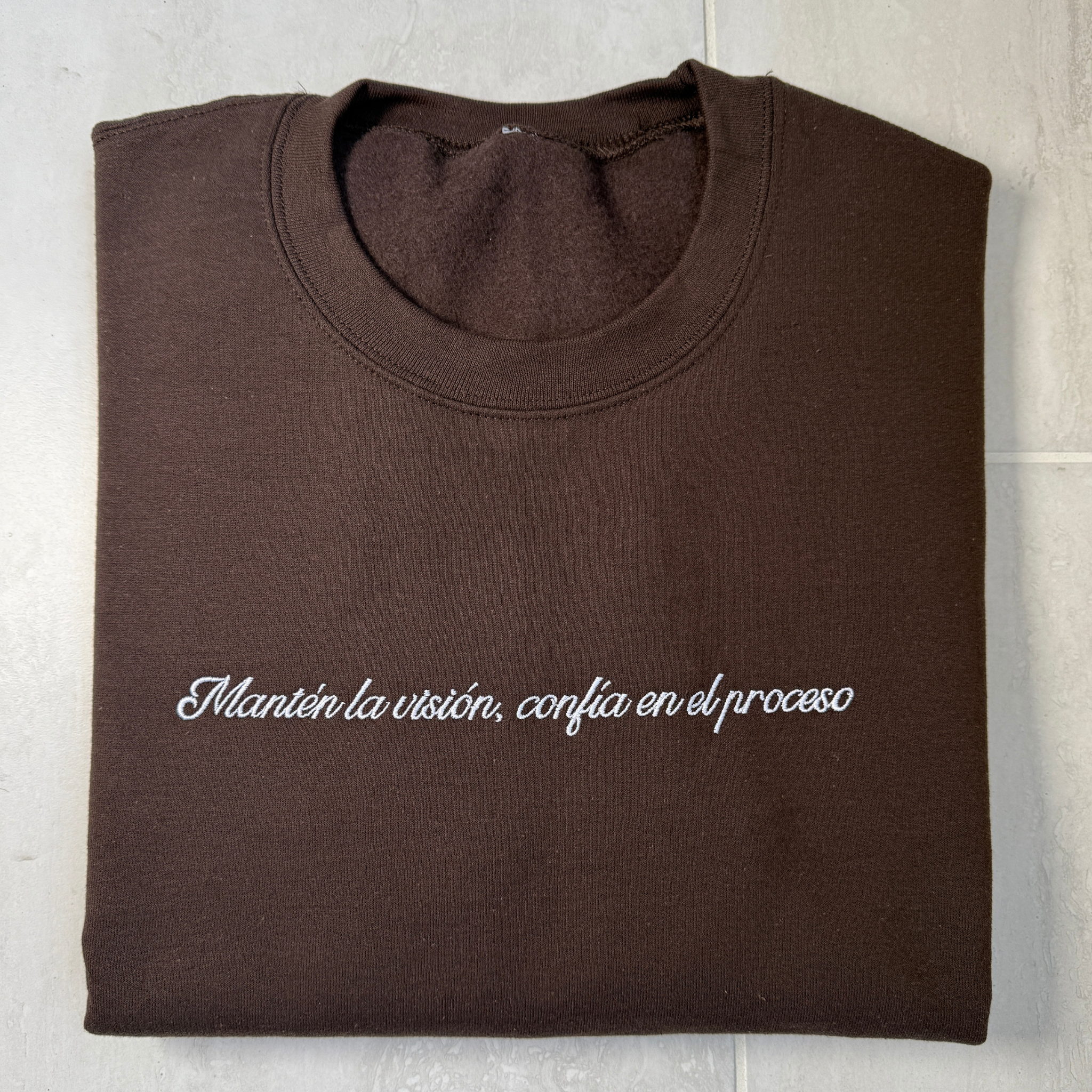 Mantén La Visión Embroidered Unisex Crewneck